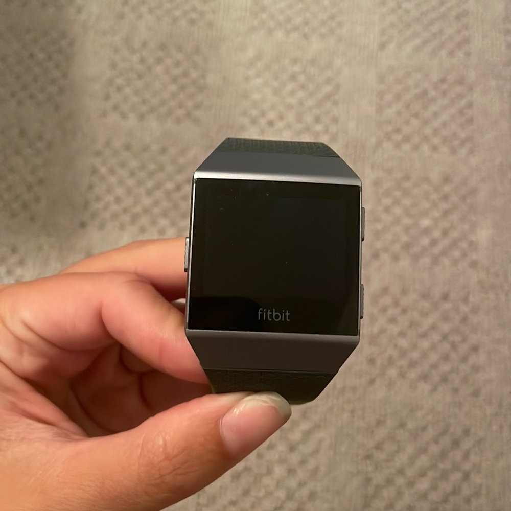 Fitbit smart watch works perfectly barely used. Box and charger not included